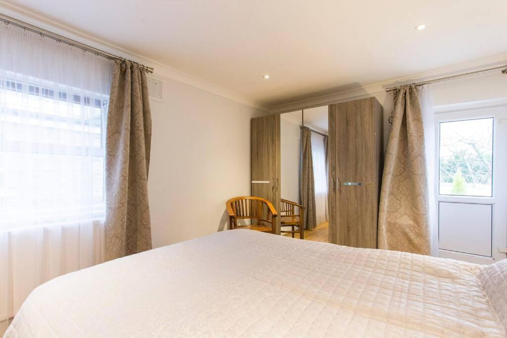 2 Bed Room Flat Near Westfield, West Londra Esterno foto