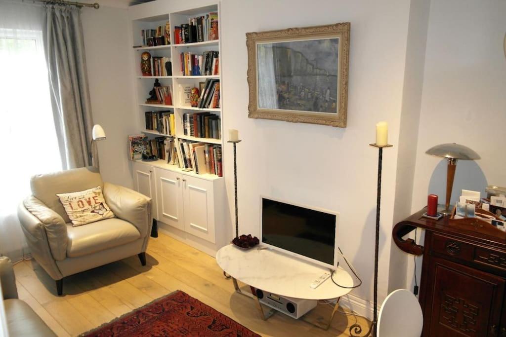 2 Bed Room Flat Near Westfield, West Londra Esterno foto