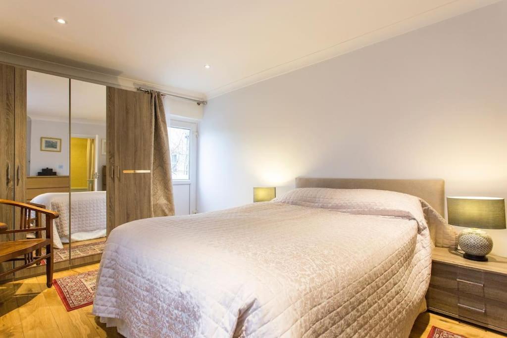2 Bed Room Flat Near Westfield, West Londra Esterno foto