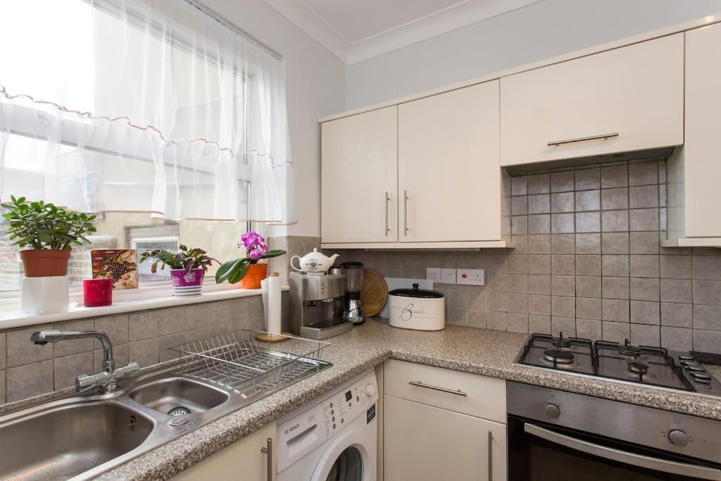2 Bed Room Flat Near Westfield, West Londra Esterno foto