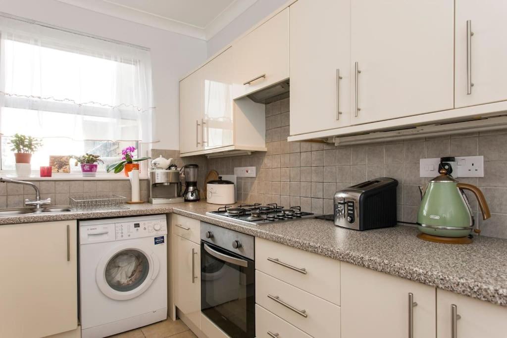 2 Bed Room Flat Near Westfield, West Londra Esterno foto